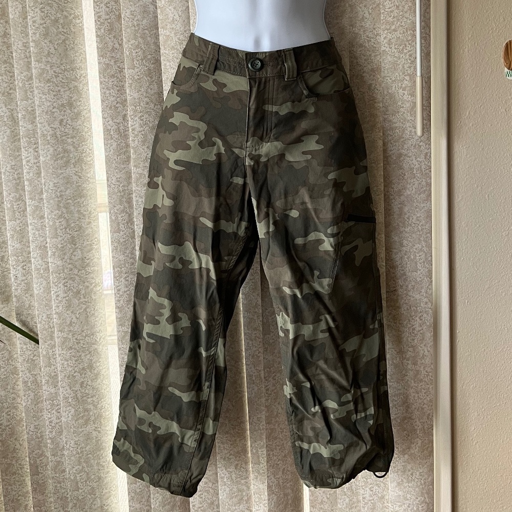 Eddie Bauer Camouflage Rainier Capri Pants Women's 6